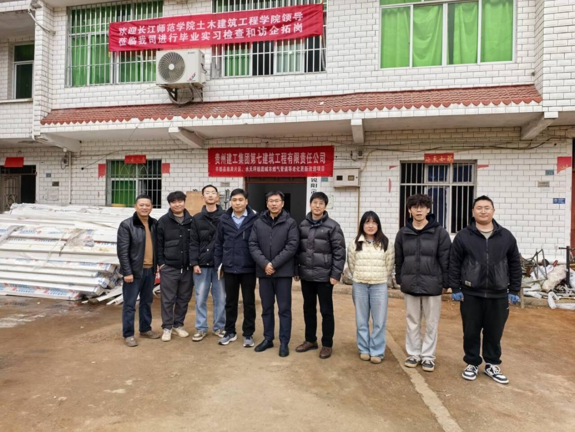 土建学院党委书记孙华银带队检查...